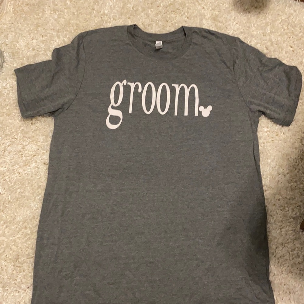 Groom Disney Mickey Short Sleeve Gray Shirt men’s size large